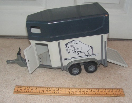 Bruder 1378 trailed horse box