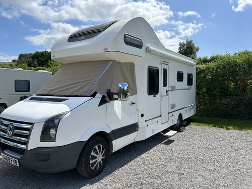 Motorhome and horse - motorhome, box