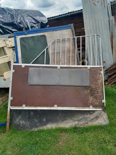Centre partition for horse - a,
