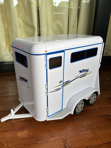 Breyer horse box - breyer,