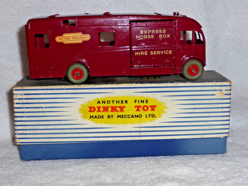 Dinky meccano horsebox - meccano,