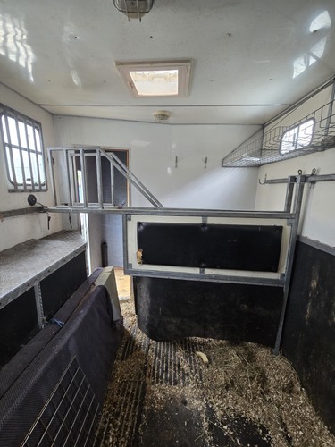 Horsebox stall partition panel - partition,