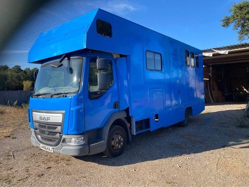 Horse box with living